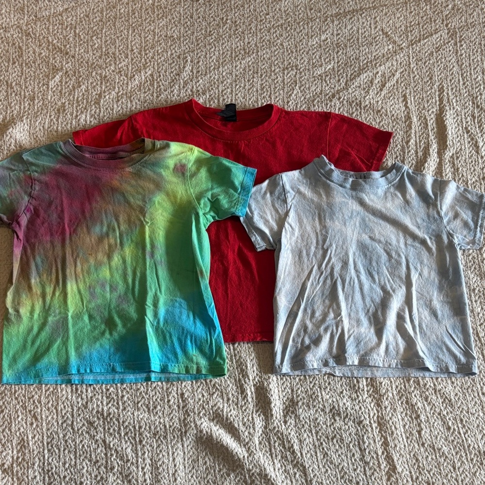 3 Kids Short Sleeve Tees - Tie-dye & Red